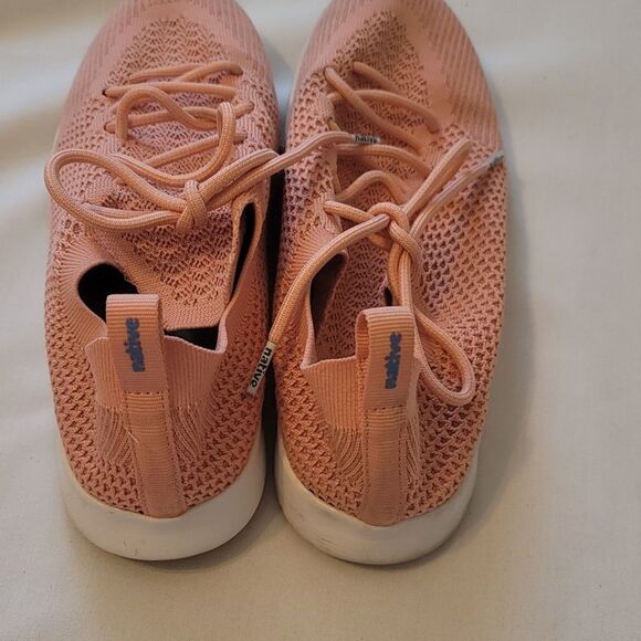 Native sneakers size  7.5 - Picture 2 of 8